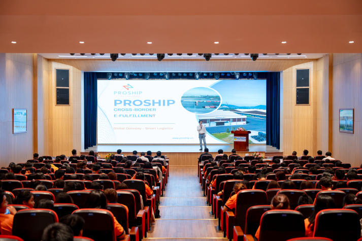 [Video] Gen Z HUTECH “bắt trend” kinh doanh số cùng loạt chuyên gia 58