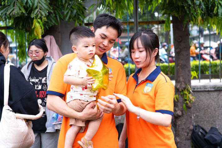 Sinh viên Khoa Tài chính - Thương mại gieo mầm yêu thương tại Làng trẻ em SOS 79
