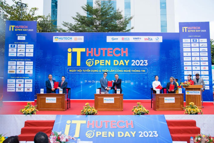 Gần 50 doanh nghiệp mang đến 3000 vị trí tuyển dụng hấp dẫn cho sinh viên tại HUTECH IT OPEN DAY 2023 184