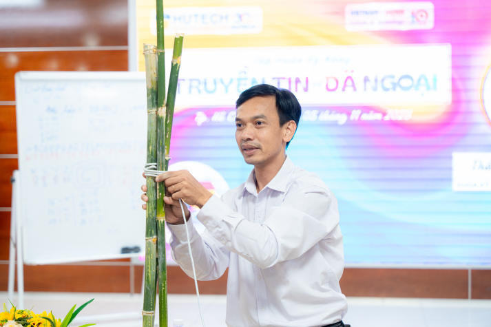 Sinh viên VJIT “lên trình” kỹ năng truyền tin và dã ngoại 60