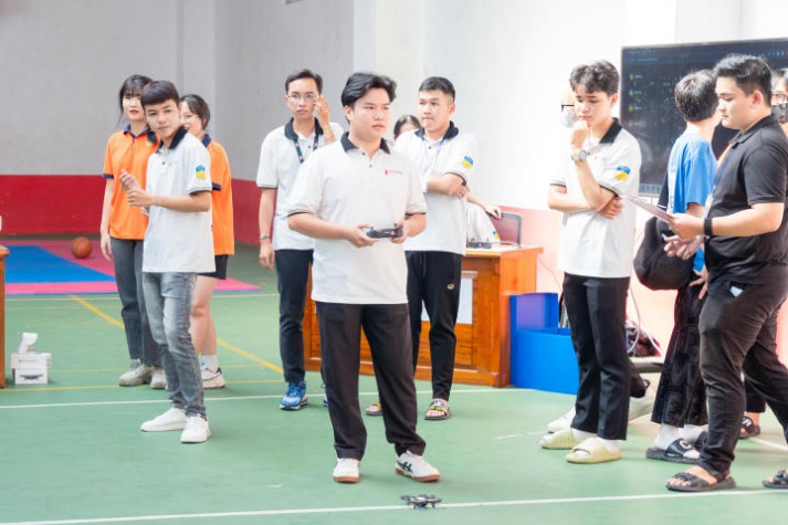 Sinh viên VKIT tranh tài điều khiển Drone tại cuộc thi Drone Racing "Đường đua ánh sáng" 37