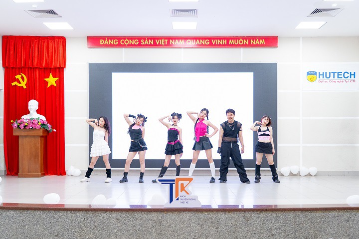 Sôi nổi buổi gặp gỡ, chào đón tân sinh viên Khoa Truyền thông và Thiết kế HUTECH 22