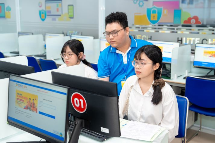 Kế thừa truyền thống gia đình, hai chị em sinh đôi cùng “chốt đơn” khối ngành sức khỏe tại HUTECH 4