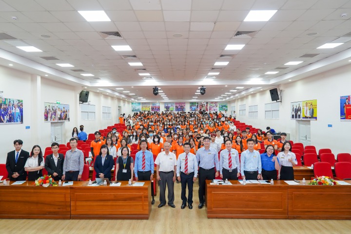 Khoa Tài chính - Thương mại tuyên dương 624 sinh viên tiêu biểu HKI năm học 2022 - 2023 130