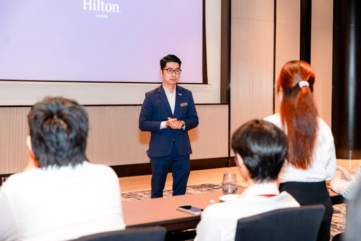 [Ảnh] Sinh viên Quản trị Du lịch - Nhà hàng - Khách sạn khám phá dịch vụ cao cấp tại Hilton Saigon 91