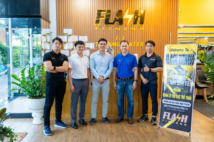 [Video] Sinh viên ngành Quản lý thể dục thể thao HUTECH trải nghiệm thực tế thú vị tại Công ty Flash Fitness 12