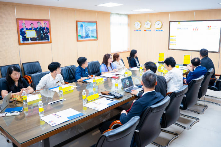 Đẩy mạnh quốc tế hóa giáo dục, HUTECH ký kết MOU với UIBE (Trung Quốc) 47