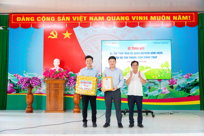 Mùa hè xanh HUTECH 2025 mặt trận Đồng Tháp: Hành trình trưởng thành, gắn kết và lan tỏa yêu thương 138