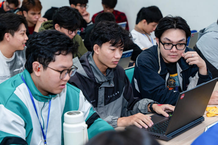 Sinh viên Công nghệ thông tin “bắt sóng” AI: Làm việc nhóm thông minh thời 4.0 111