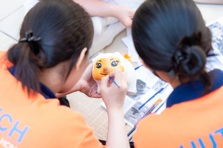 Sinh viên Khoa Tài chính - Thương mại lan tỏa tinh thần sẻ chia qua phong trào nuôi heo đất 57