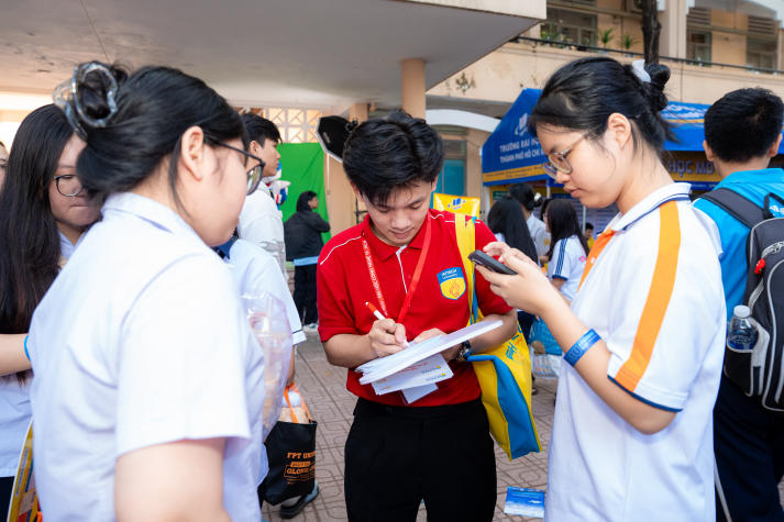 Tư vấn mùa thi 2026 tại Đồng Nai: HUTECH “all-in” bí kíp chọn ngành và chính sách học phí, học bổng cho teen 2k8 90