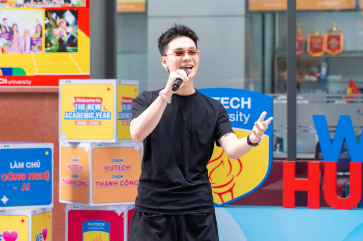 Văn nghệ sân trường chào đón năm học mới 2025-2026 tại HUTECH 38