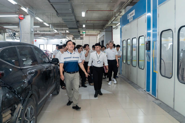 [Video] Khám phá môi trường làm việc chuyên nghiệp tại Head Honda Ô tô Phát Tiến cùng sinh viên VJIT 54