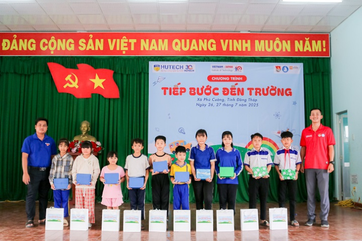 Tiếp bước đến trường 2025: Sinh viên VJIT trao yêu thương, dựng hành trang 38