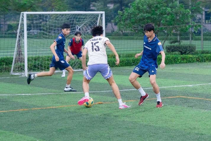 Red Sport đoạt cúp vô địch môn Bóng đá nam Giải thể thao chào đón tân sinh viên 20