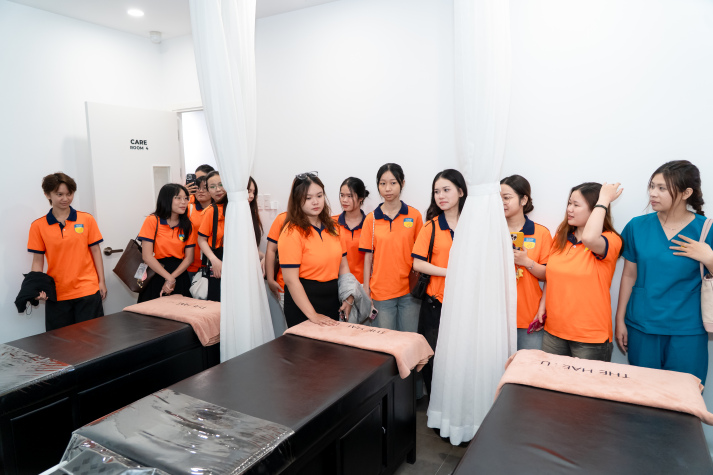 Sinh viên Công nghệ thẩm mỹ khám phá hệ sinh thái nghề tóc tại HAEU Salon 23