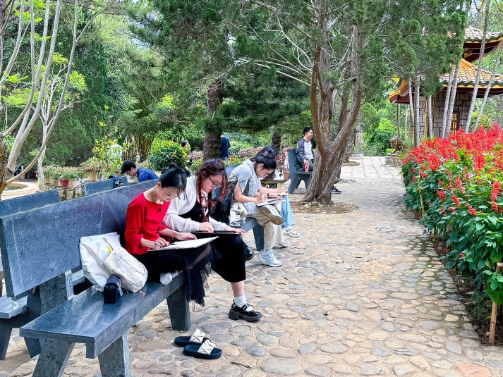 Sinh viên ngành Kiến trúc và Thiết kế nội thất HUTECH tham quan kiến tập tại TP. Đà Lạt 84