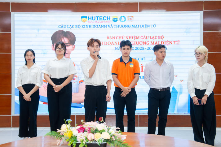 Lễ tổng kết Câu lạc bộ Kinh doanh & Thương mại điện tử: Tri ân để tiếp nối, kế thừa để bứt phá 57