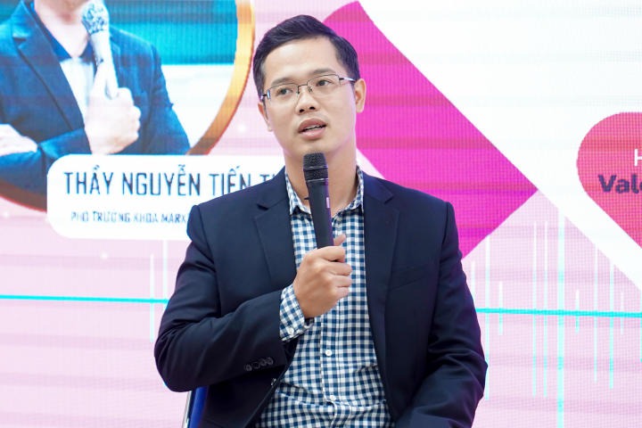 Ý nghĩa ngày Valentine với Talkshow “ Trạm yêu” của Khoa Marketing - Kinh doanh quốc tế 30