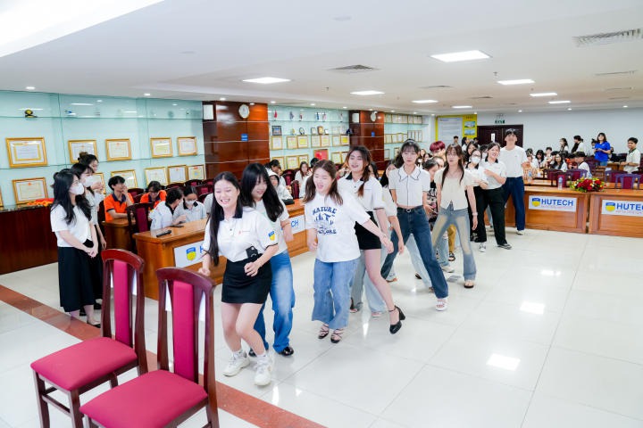 Sinh viên Viện Công nghệ Việt - Hàn giao lưu văn hóa cùng sinh viên Đại học KeiMyung 88