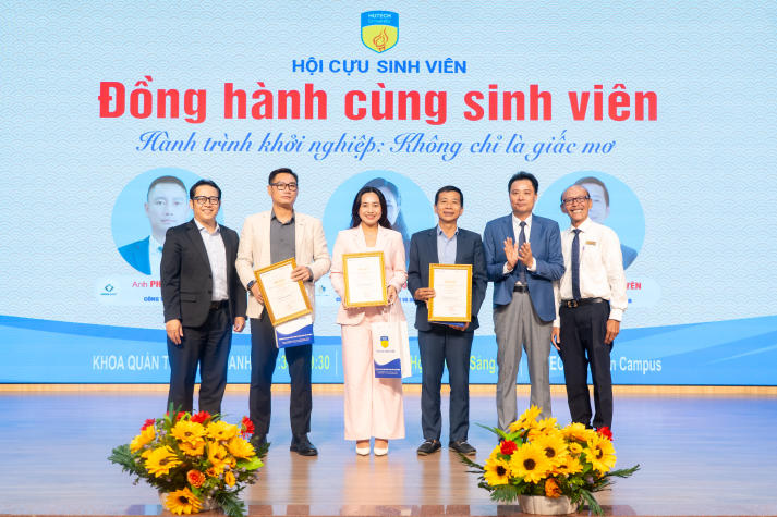 Sinh viên HUTECH học “bí quyết khởi nghiệp thật” từ CEO đàn anh 47