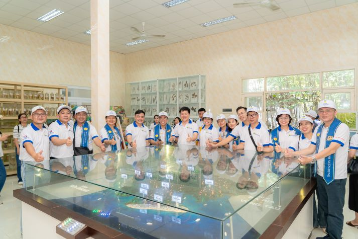 [Ảnh] Khoa Tài chính - Thương mại kỷ niệm 17 năm thành lập, nối dài hành trình “Kết nối yêu thương” 29