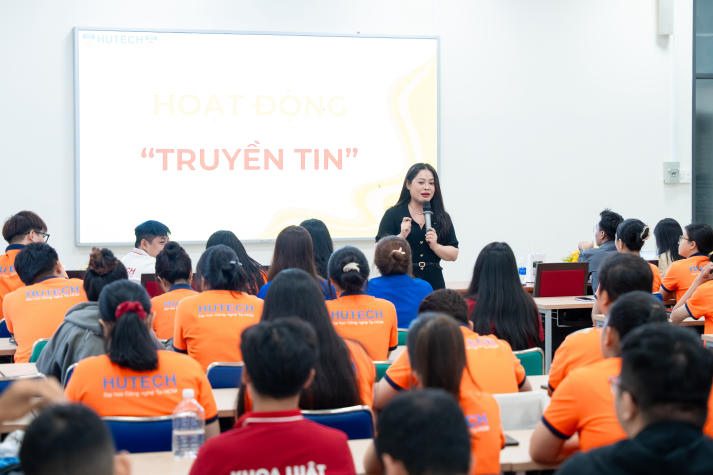 Ban cán sự lớp HUTECH học kỹ năng kết nối tập thể bằng lắng nghe và thấu cảm 28