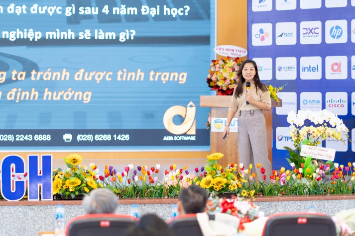 Tân sinh viên Khoa Công nghệ thông tin nắm bắt chiến lược học tập hiệu quả từ chuyên gia 58