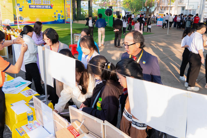 HUTECH Tour 2026 tại THPT An Thới (Bến Tre cũ): Đồng hành cùng học sinh vững vàng chọn ngành, tự tin bước vào tương lai 79