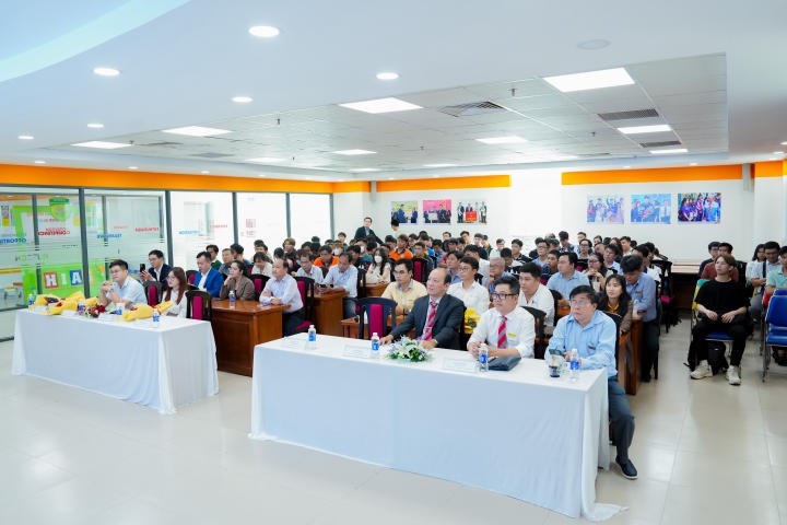 Sinh viên Khoa Xây dựng tìm hiểu về quản lý khối lượng thi công trên nền tảng số 10