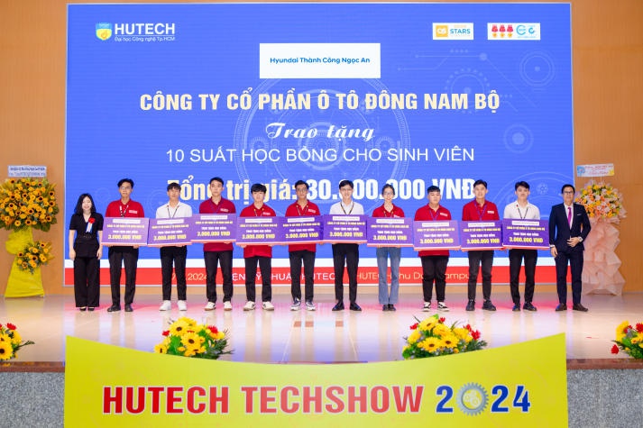 [Video] Sinh viên “khoe” hơn 200 đồ án tốt nghiệp ấn tượng trước doanh nghiệp tại HUTECH TECHSHOW 2024 227