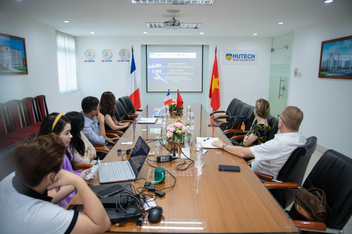 HUTECH welcomes and works with Counselor for Science and Higher Education Cooperation - the French Embassy (Hanoi) 107