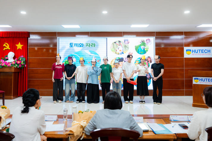 Từ trang sách đến sân khấu: Khám phá văn học xứ sở kim chi cùng sinh viên Khoa Hàn Quốc học 56