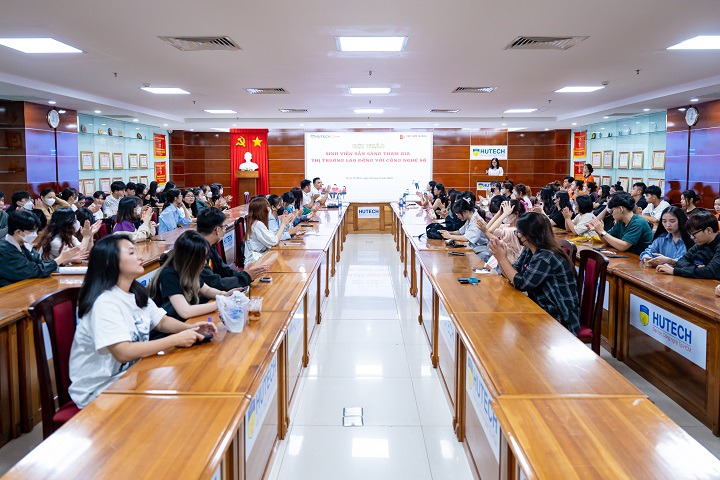 Sinh viên VKIT mở rộng góc nhìn về thị trường lao động trong kỷ nguyên số 11