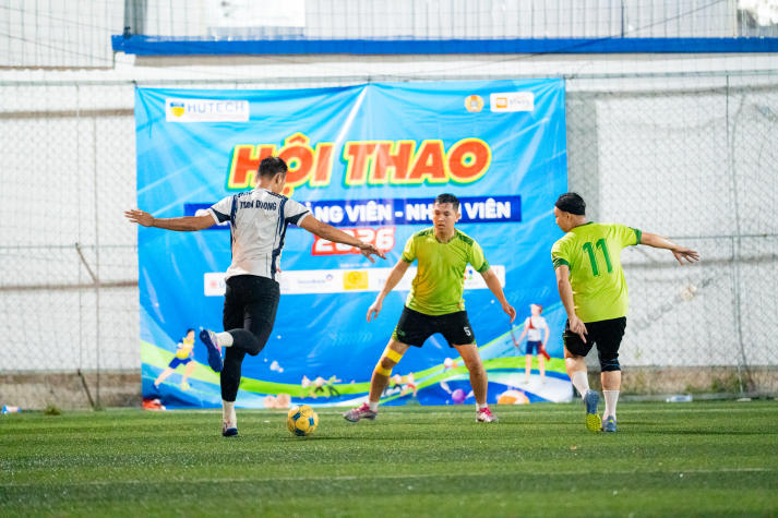 [Hội thao CB-GV-NV 2026] Tuyển sinh - Truyền thông - Marketing lên ngôi vô địch Bóng đá nam 24