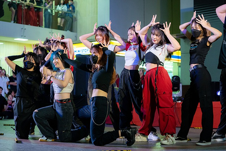 Sinh viên rủ nhau “vi vu” xứ sở kim chi ngay tại HUTECH trong Lễ hội Văn hóa Hàn Quốc 2023 148