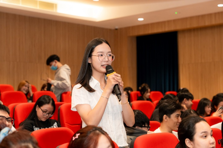 Sinh viên Khoa Marketing - Kinh doanh quốc tế “giải mã” thuật toán tuyển dụng và xây dựng thương hiệu cá nhân cùng chuyên gia 83