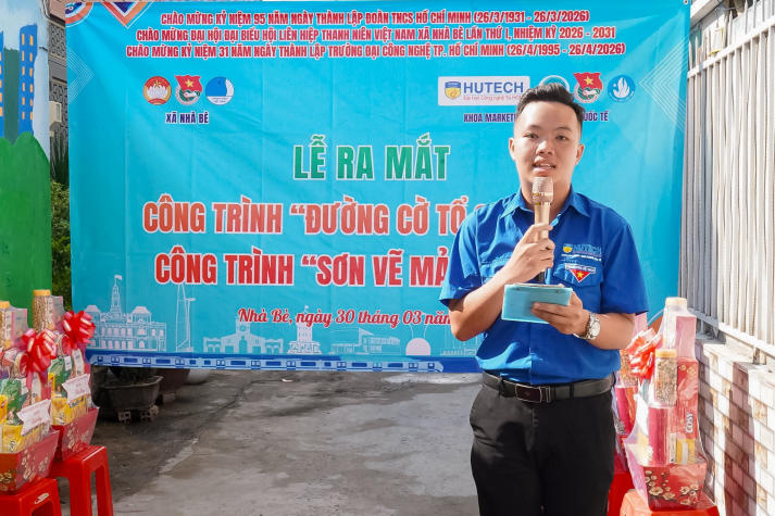 Sinh viên Khoa Marketing - Kinh doanh quốc tế thực hiện công trình “Đường cờ Tổ quốc”, lan tỏa tinh thần vì cộng đồng 12