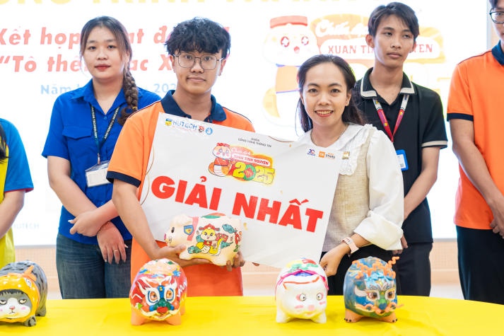 Khoa Công nghệ thông tin nghiệm thu công trình thanh niên “Nuôi heo đất” 69