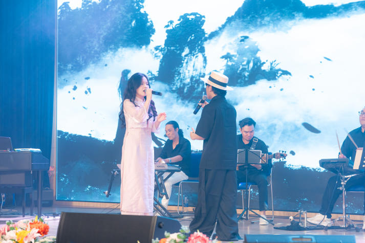 Trình diễn giàu bản sắc, sinh viên Thanh nhạc tỏa sáng trong kỳ thi tốt nghiệp 43