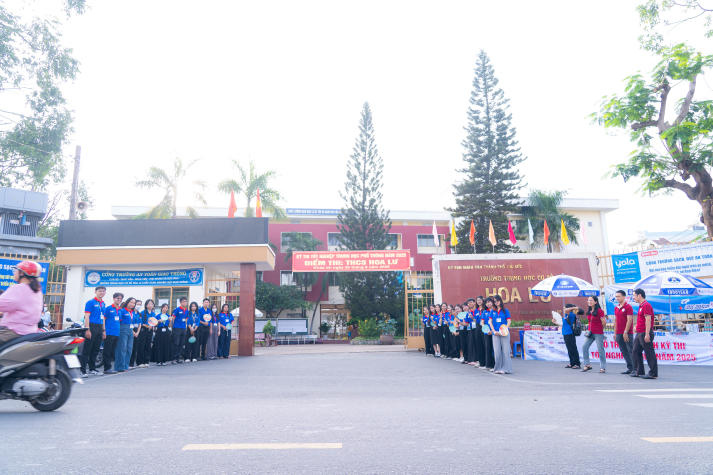 Tuổi trẻ HUTECH tiếp sức mùa thi 2025: Lan tỏa yêu thương, đồng hành cùng sĩ tử 12