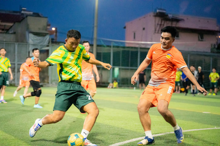 [Hội thao CB-GV-NV HUTECH 2025]: Bóng đá nam xác định hai đội tranh ngôi vô địch 47