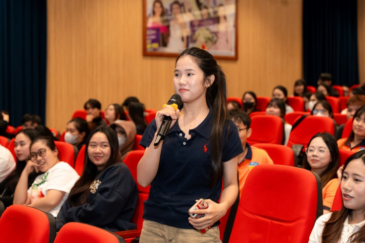 Sinh viên Khoa Marketing - Kinh doanh quốc tế “giải mã” thuật toán tuyển dụng và xây dựng thương hiệu cá nhân cùng chuyên gia 85