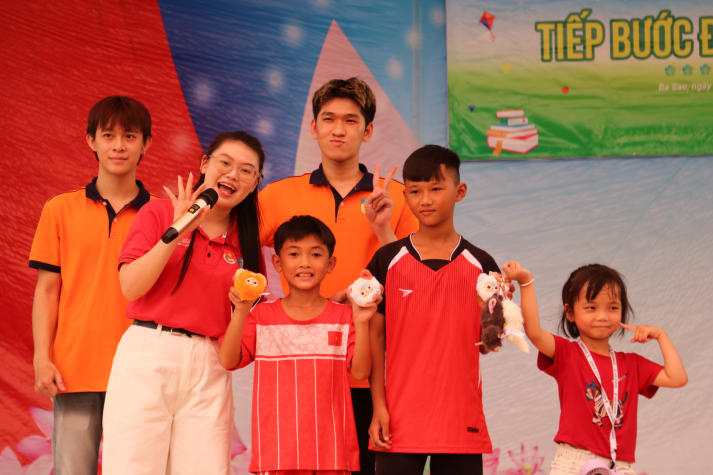 Hành trình tuổi trẻ HUTECH gieo yêu thương, nâng bước em đến lớp 47