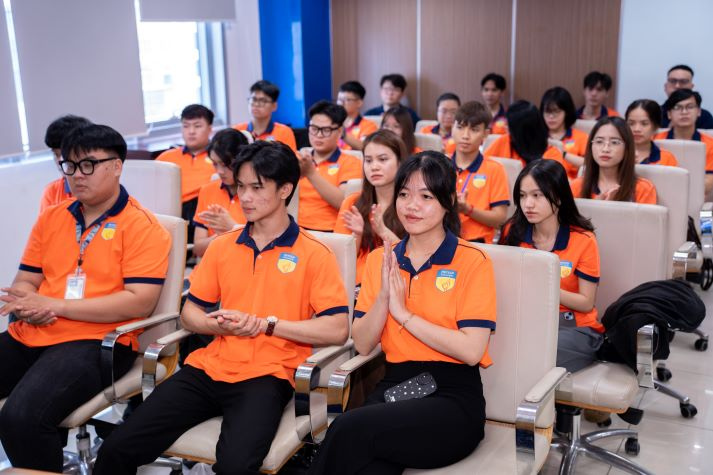 Tham quan thực tế tại Ngân hàng Bản Việt, sinh viên Khoa Luật khám phá cơ hội nghề nghiệp tương lai 65