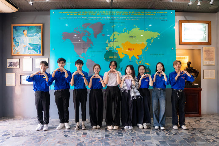 Tân sinh viên VKIT ngược dòng lịch sử, khám phá di sản tại Bến Nhà Rồng 55