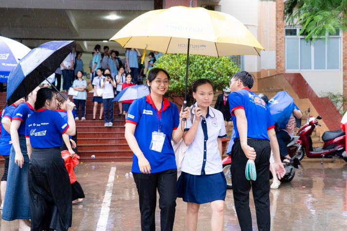 Tuổi trẻ HUTECH tiếp sức mùa thi 2025: Lan tỏa yêu thương, đồng hành cùng sĩ tử 86