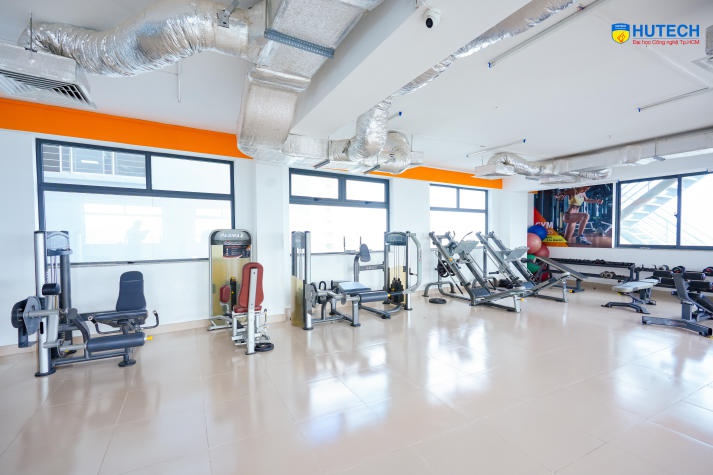 Sinh viên HUTECH thoả sức rèn luyện thể chất tại hệ thống phòng gym đa năng, hiện đại 30