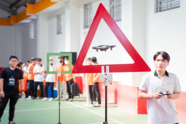 Sinh viên VKIT tranh tài điều khiển Drone tại cuộc thi Drone Racing "Đường đua ánh sáng" 42