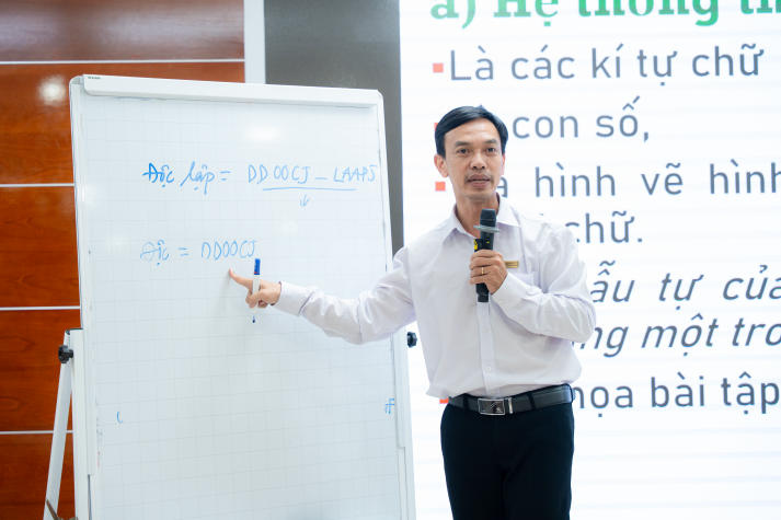 Sinh viên VJIT “lên trình” kỹ năng truyền tin và dã ngoại 40